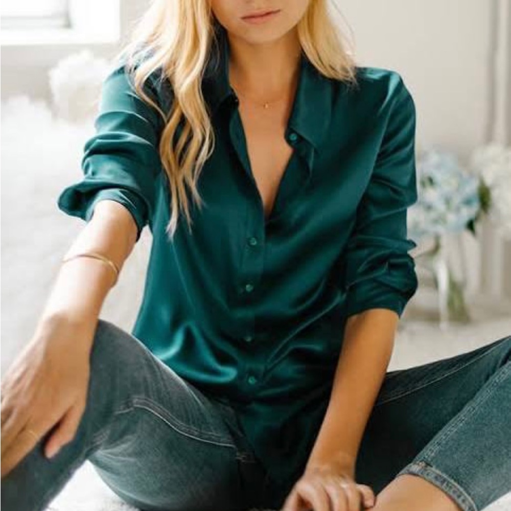 Banana Republic silky emerald blouse